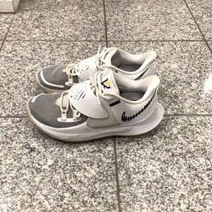 Nike Kyrie Basketball Shoes men's size 8.5